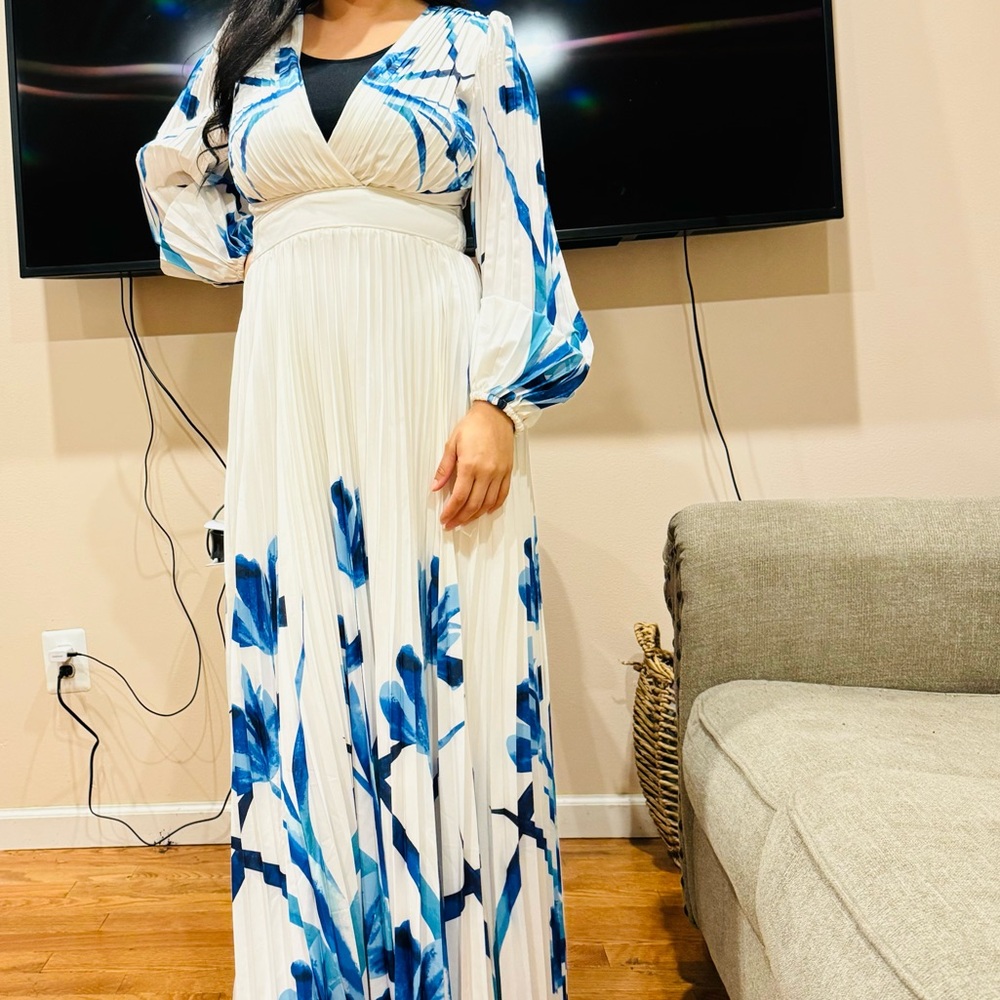 Elegant Blue Floral Maxi Dress use like a new